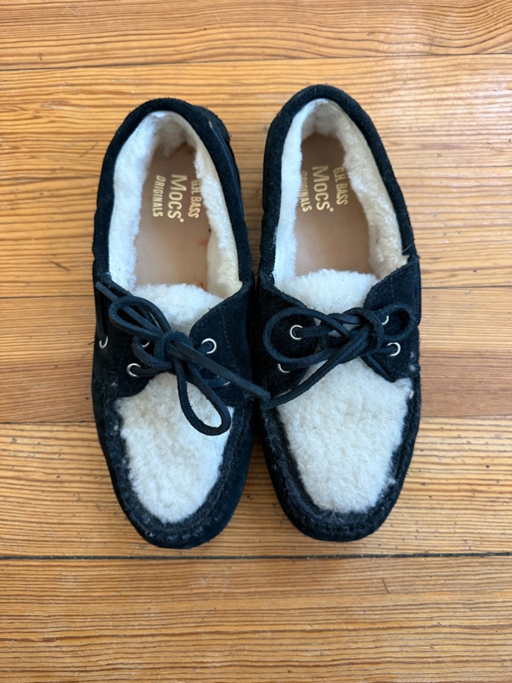GH BASS Black Suede Moccasin Slippers with Cream Shearling Size 7.5